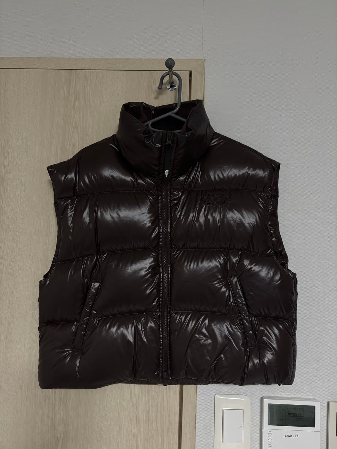 노스페이스 화이트 라벨 글로시 다운 베스트 브라운 상품이미지2