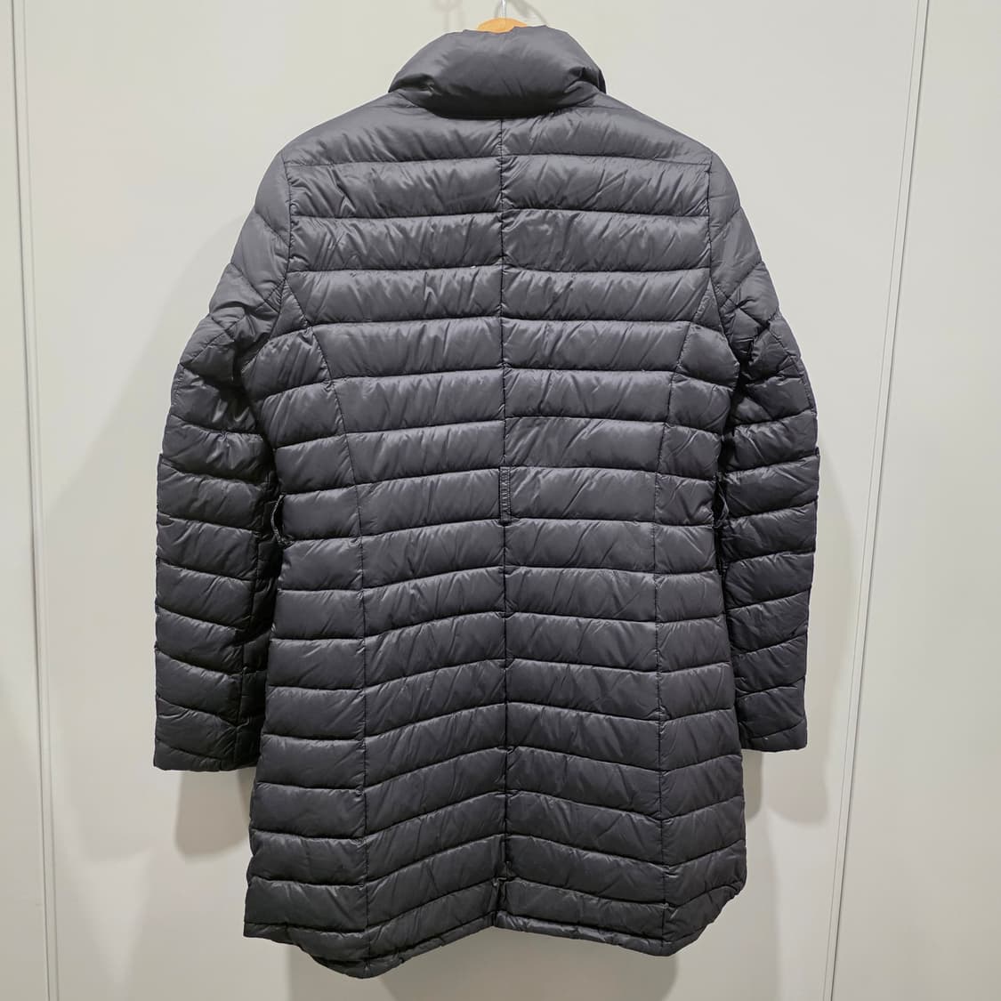 게스(GUESS) 경량 덕다운 롱패딩 상품이미지6