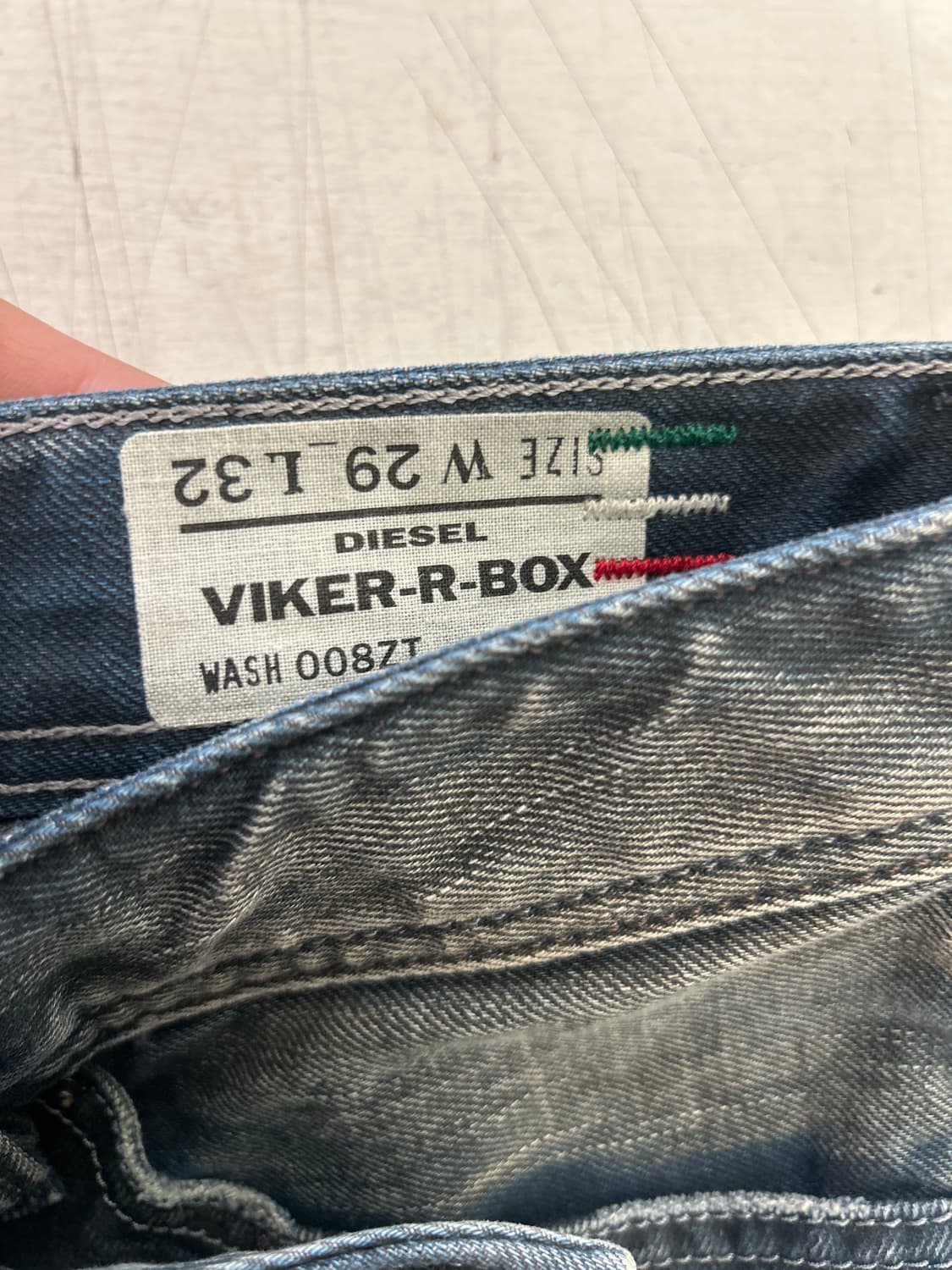 DIESEL 새상품 viker r box 상품이미지4