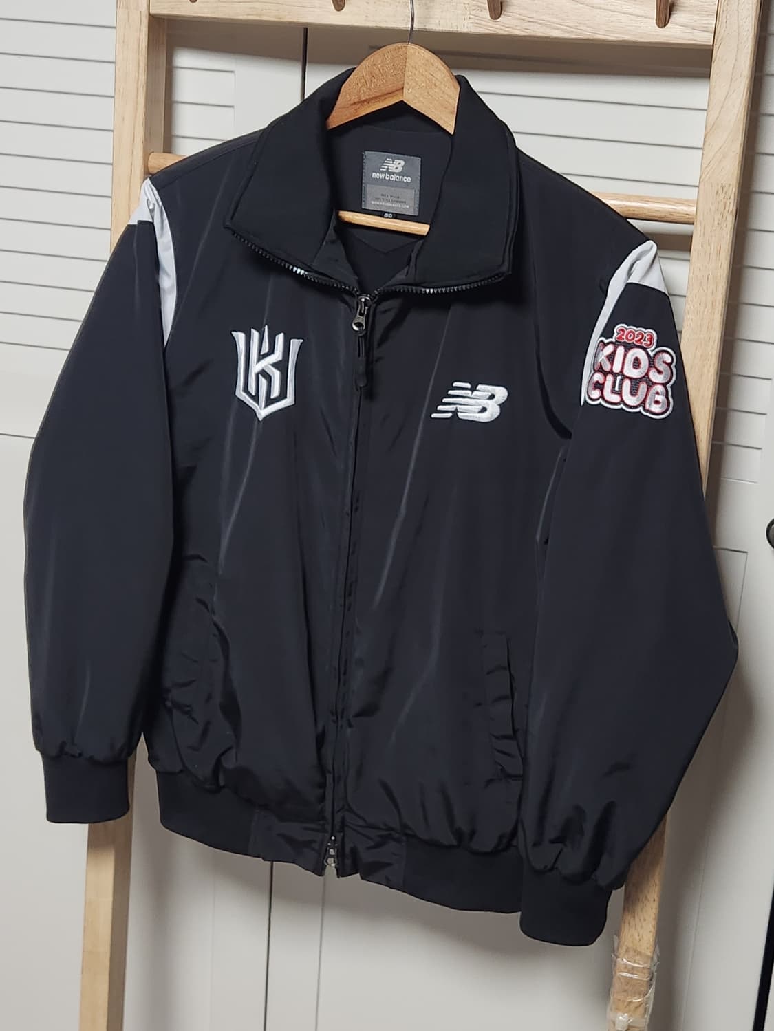 뉴발란스 2023 KT위즈 춘추 바람막이 자켓 상품이미지1