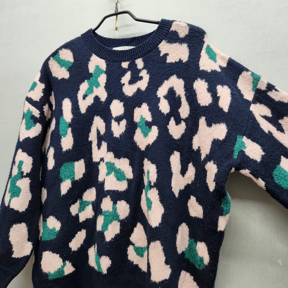 쥬시쥬디 레오파드 패턴 오버핏 니트 85(L) 상품이미지2