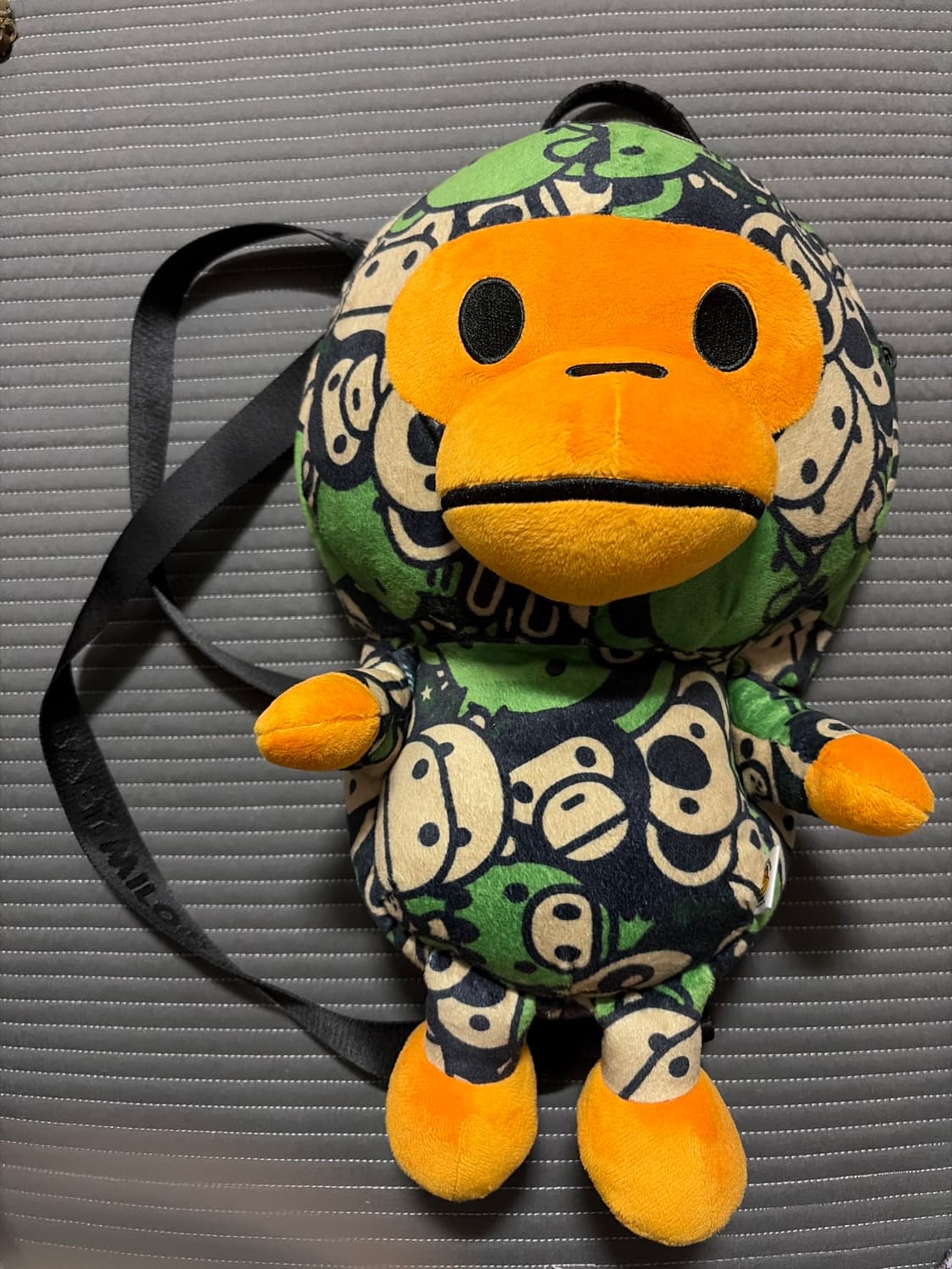 베이프 마일로 플러시 백팩 그린 팝니다. 상품이미지1