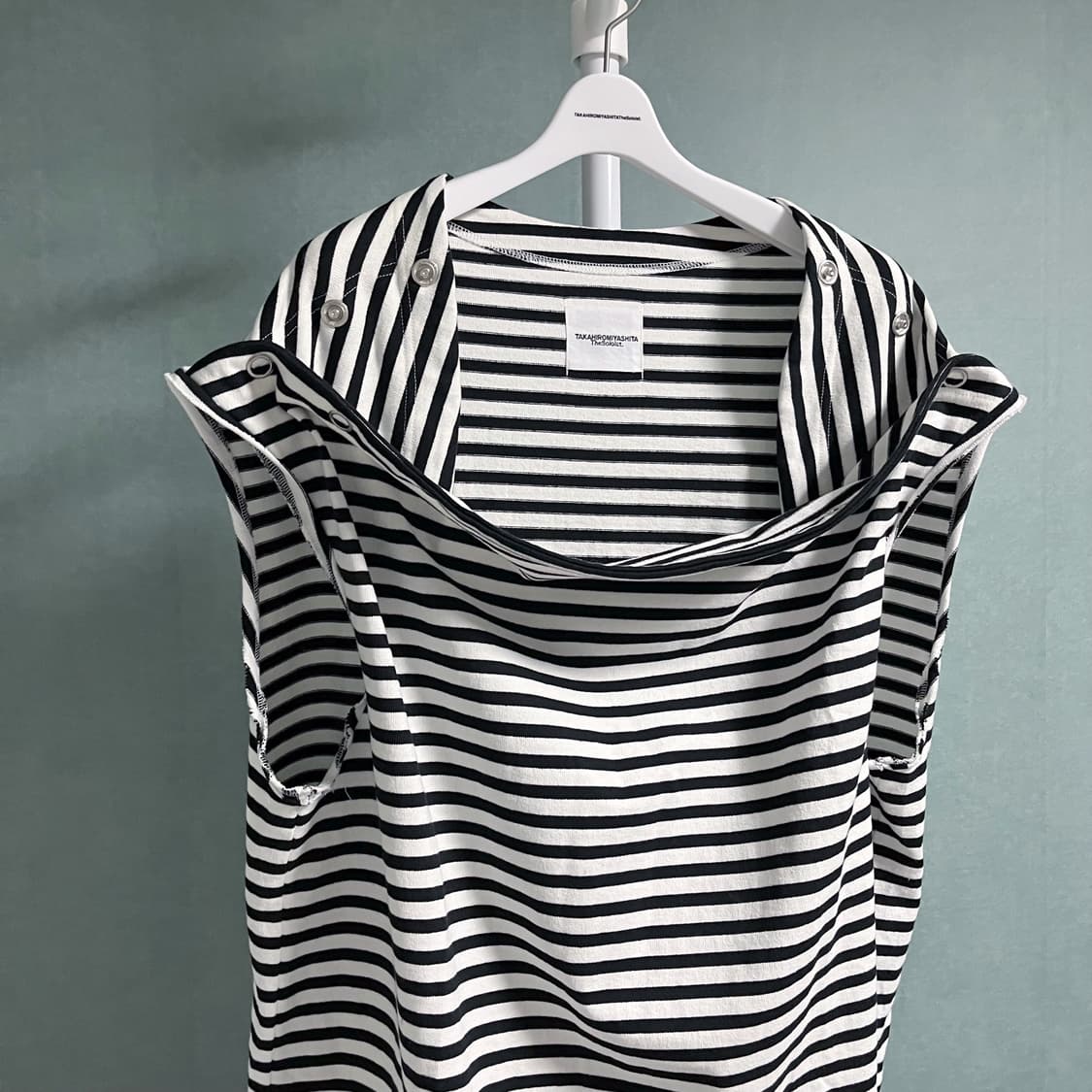 타카히로미야시타 숄더버튼 보트넥 슬리브리스 상품이미지3