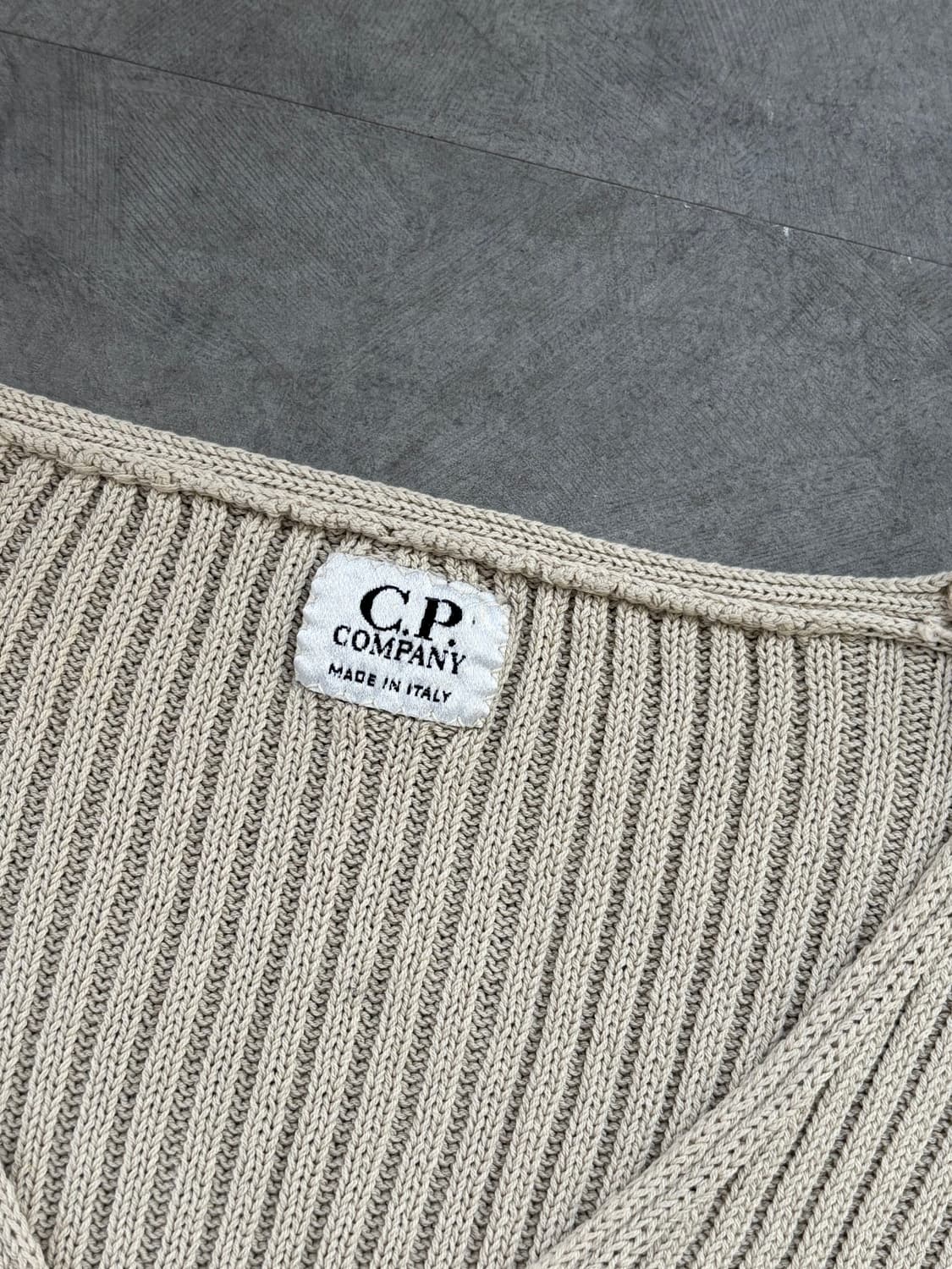 C.P. Company CP 컴퍼니 베이지 브이넥 니트  상품이미지6