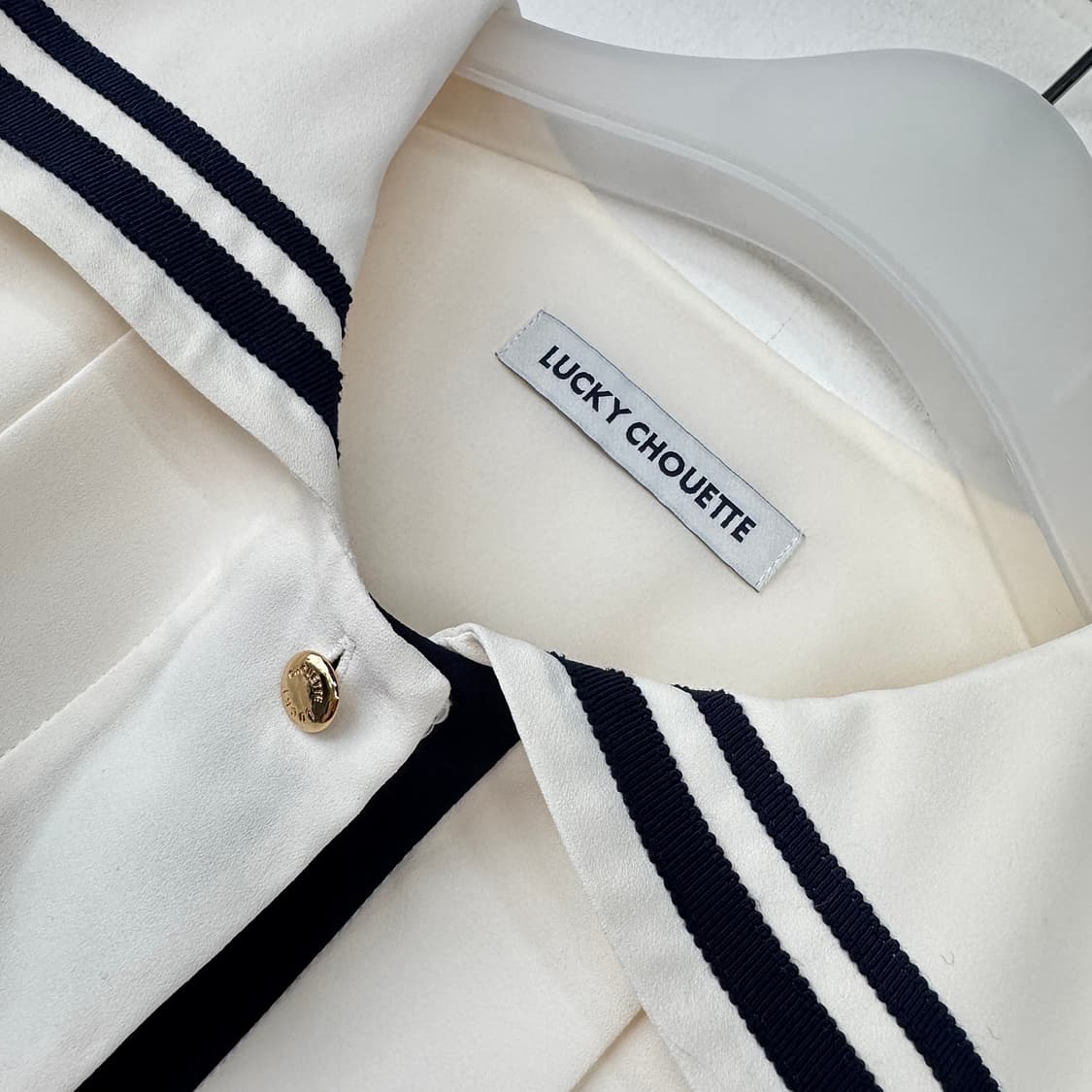 럭키슈에뜨 세일러 칼라 플리츠 블라우스 상품이미지2