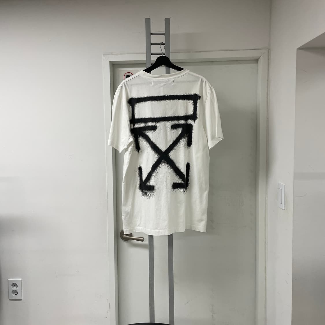 오프화이트 반팔 티셔츠 XL 상품이미지6