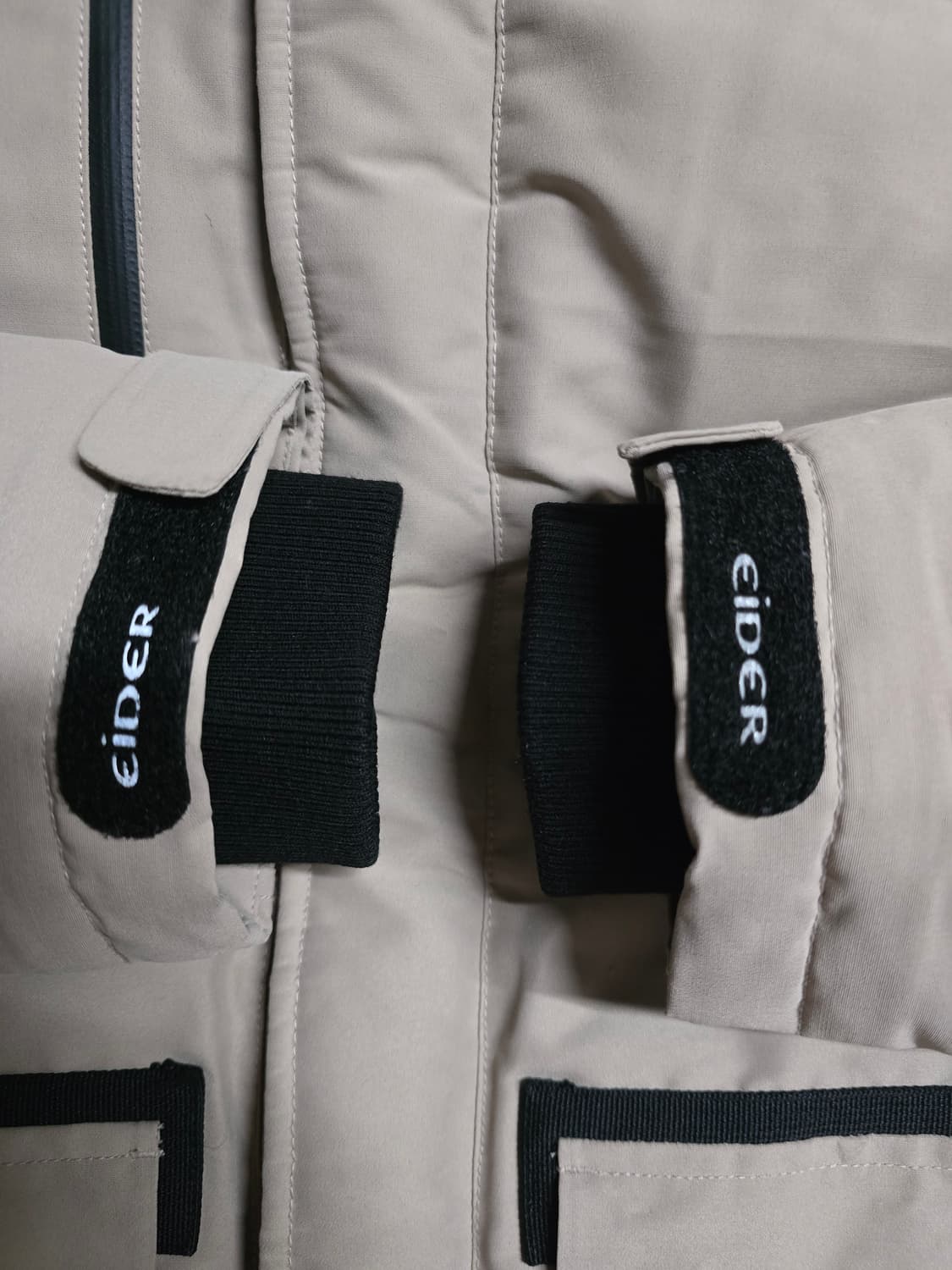 아이더 남자 스텔라 오리털 패딩점퍼.
싸이즈 95 상품이미지7