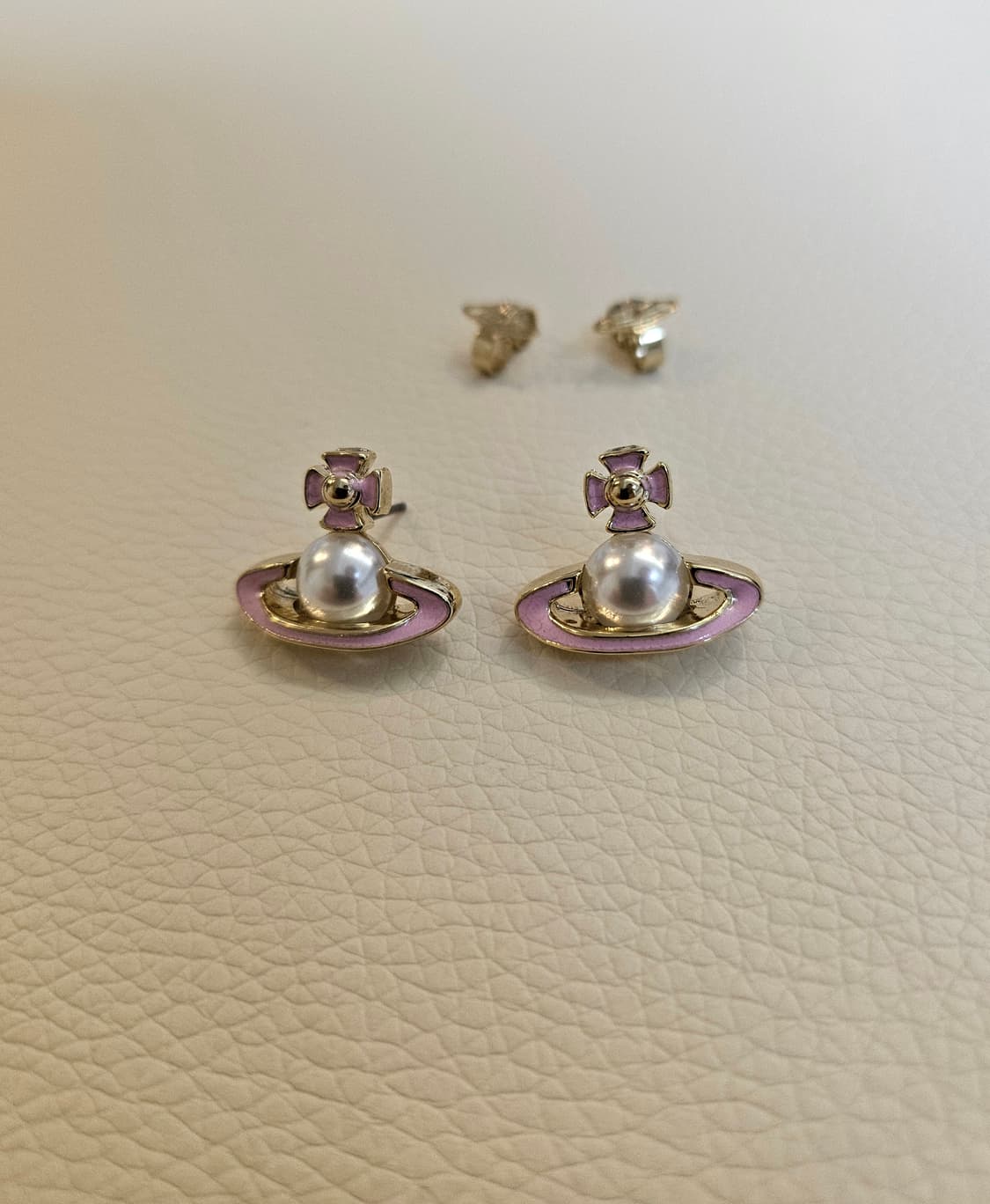 비비안웨스트우드 업사이클링 진주 핑크우주선 귀걸이 상품이미지4