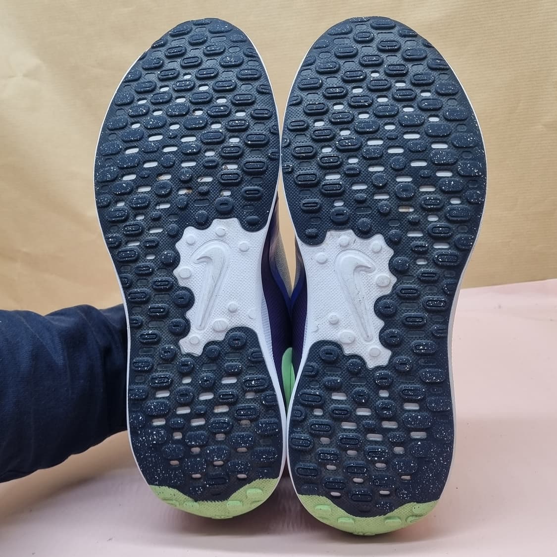 나이키 레볼루션7 아동운동화240 상품이미지3