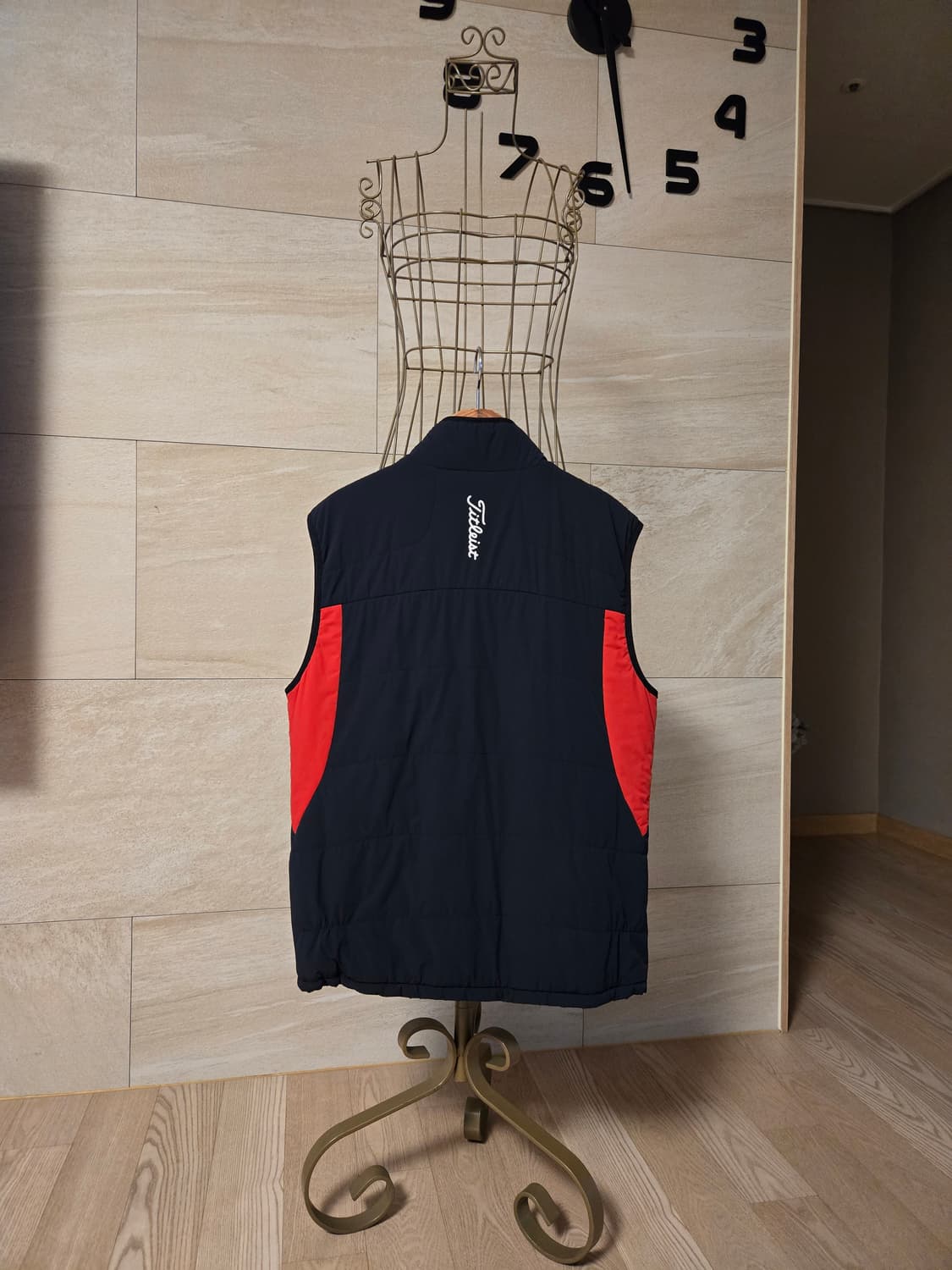 [L/100] 타이틀리스트 투어핏 남성 골프 패딩 조끼 상품이미지3