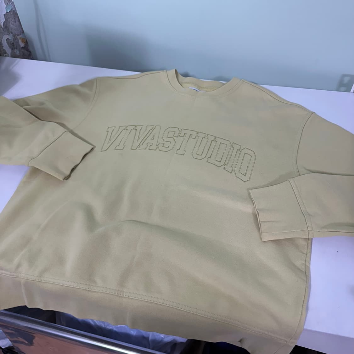 M 비바스튜디오 웜옐로우 오버핏 빅자수 스웻 맨투맨 상품이미지3