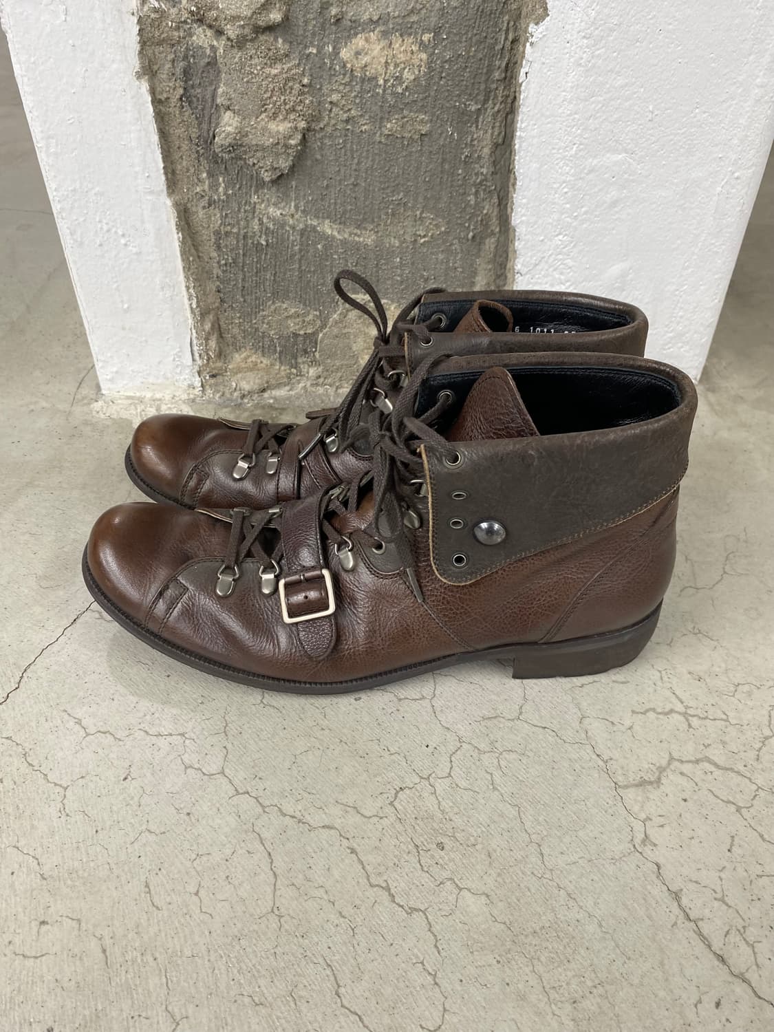 캐서린 햄넷 런던 투웨이 벨티드 레더 부츠 상품이미지5