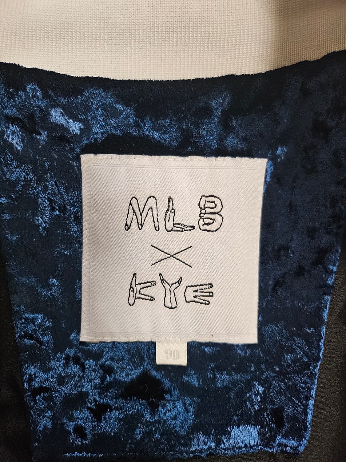 MLB와 KYE 콜라보 벨벳 스타디움 자켓 상품이미지4