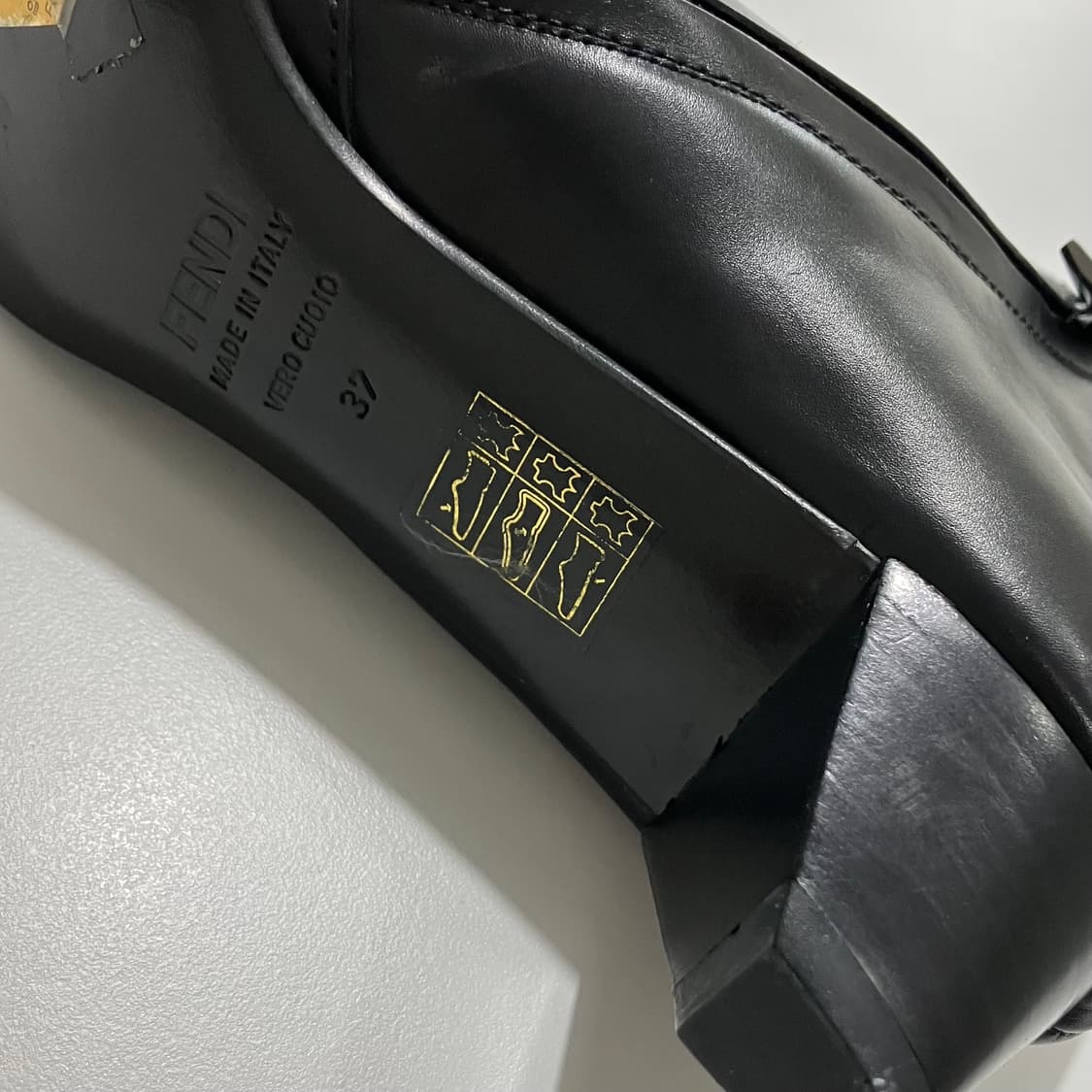 [새상품] Fendi 펜디 이태리 레더 앵클 부츠 블랙 상품이미지9
