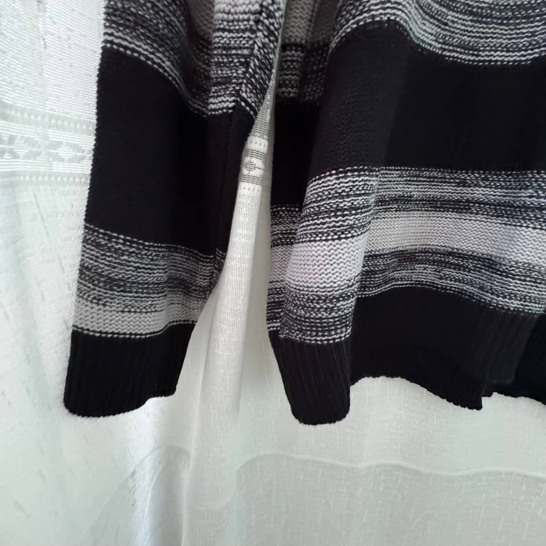 블랙 그레이 줄무늬 니트 예뻐요 상품이미지4