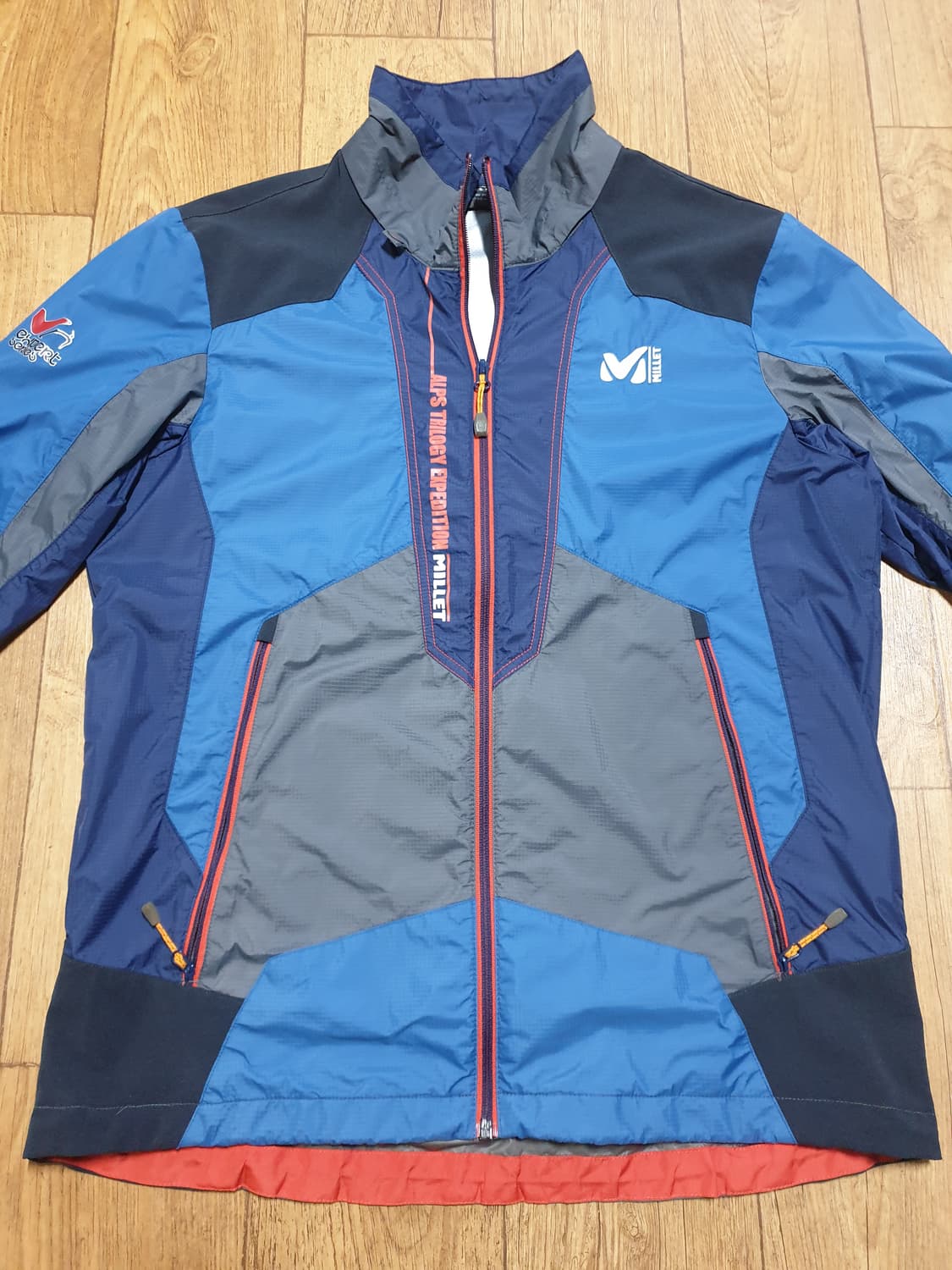 1105 밀레 아웃도어 바람막이 100 사이즈입니다 상품이미지1