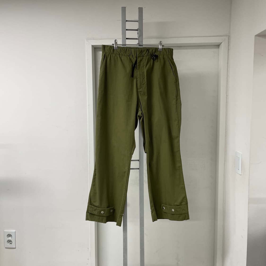 크레이크그린 몽클레어 팬츠 카키 84 상품이미지1