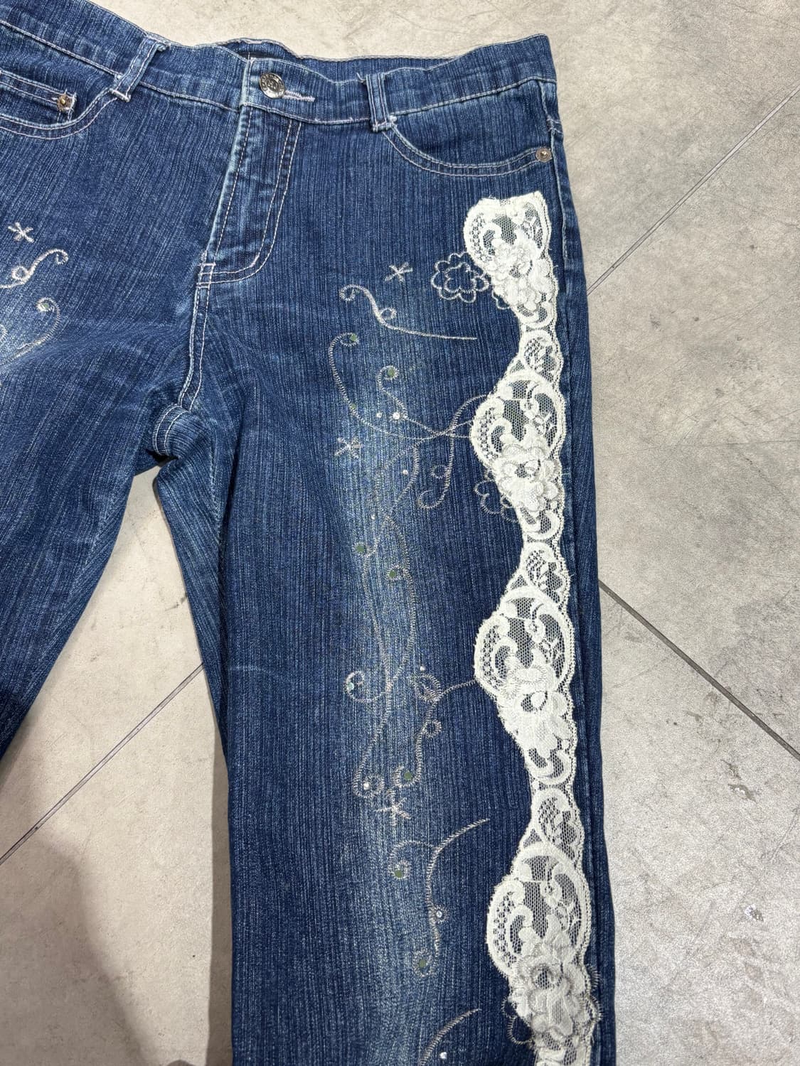 레이스 자수 부츠컷 데님 팬츠 상품이미지3