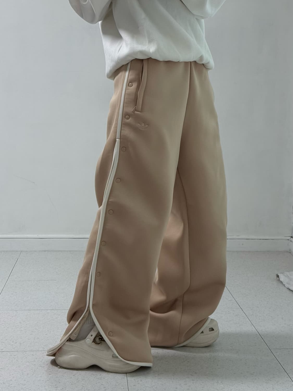 아디다스 베이지 스페이서 팬츠 상품이미지2