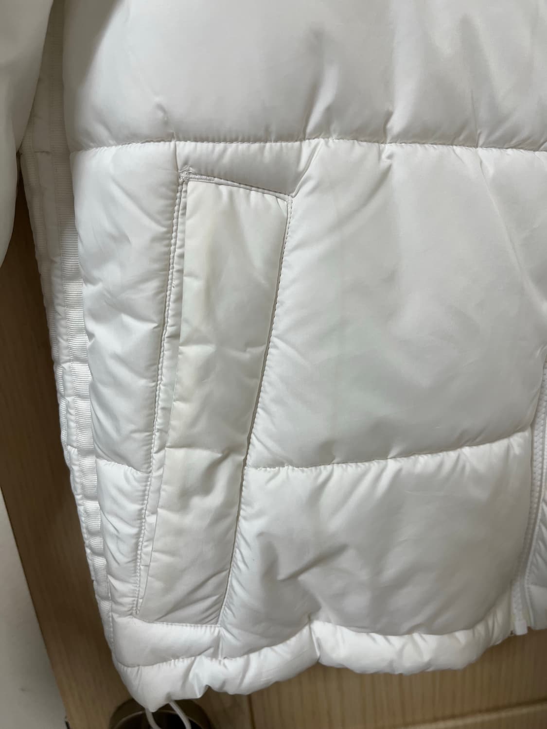 아디다스 화이트 푸퍼 패딩 M 상품이미지3