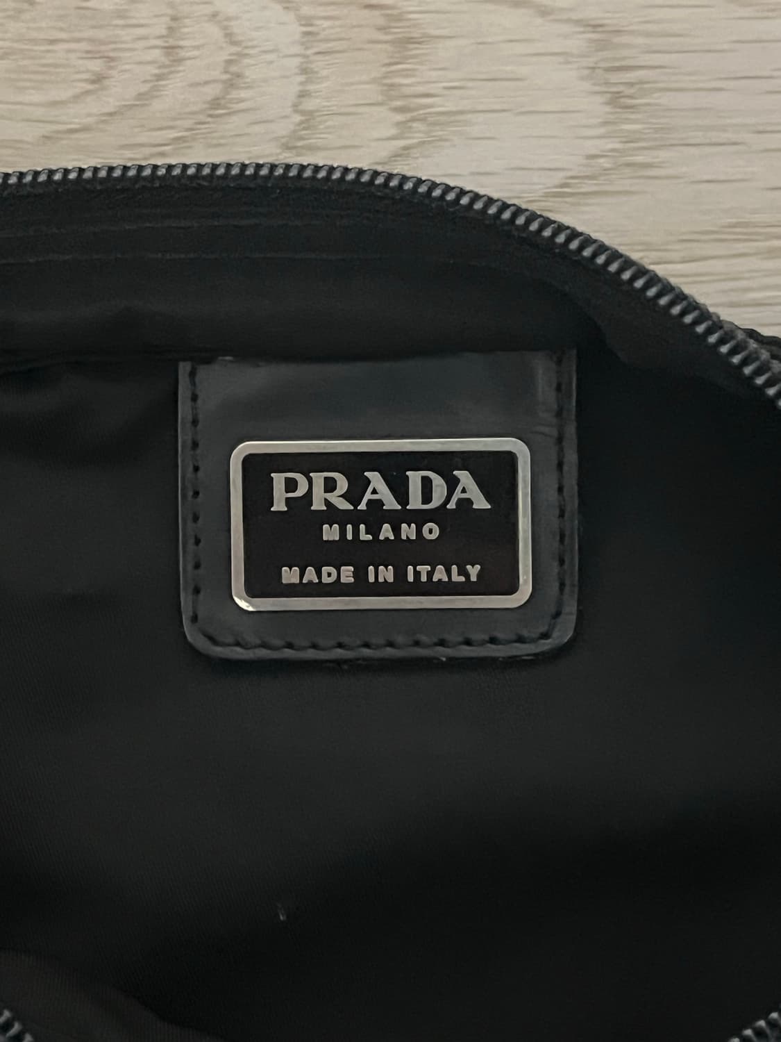 프라다 포코노 메신저백 상품이미지2