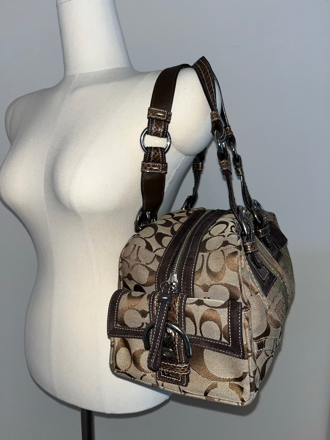 Coach Patchwork Shoulder Bag 상품이미지5