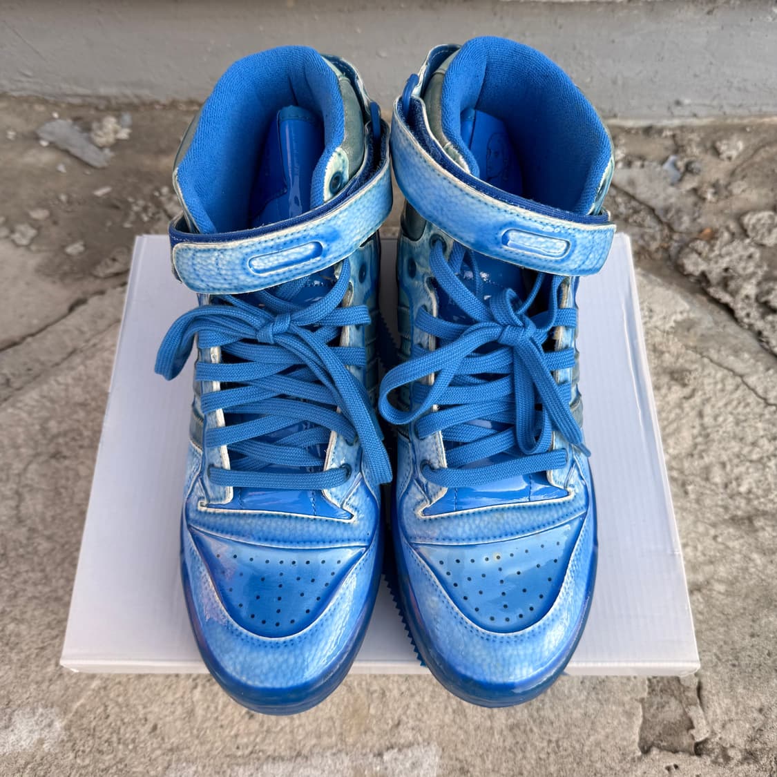 제레미 스콧 x 아디다스 블루 하이탑 상품이미지4