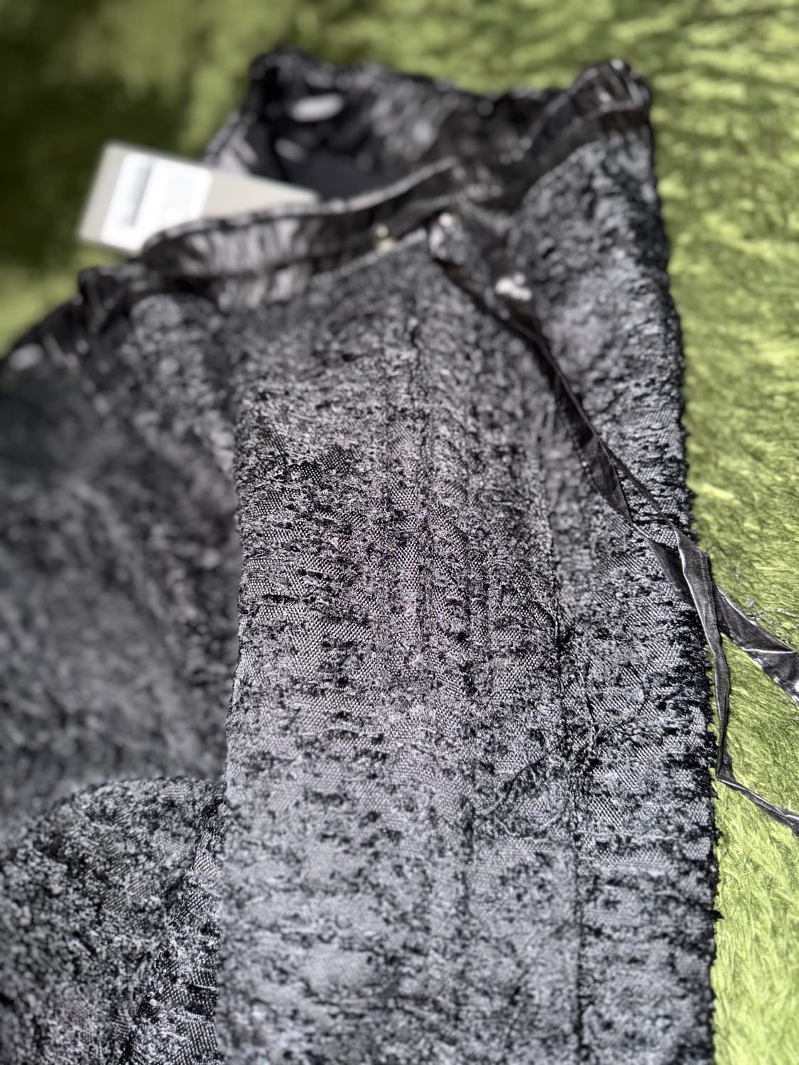 [S] 언어펙티드 22FW 릴렉스 핏 로우 컷 엣지 자카드 팬츠 블랙 상품이미지4