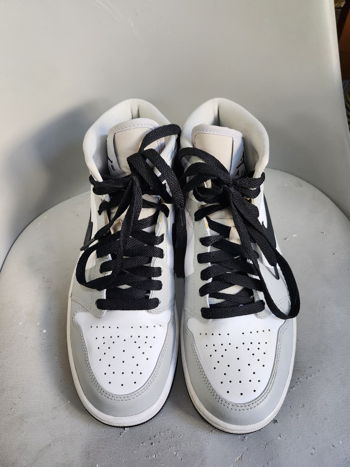 나이키 에어조던 1미드 우먼스 라이트 스모크 그레이 상품이미지1