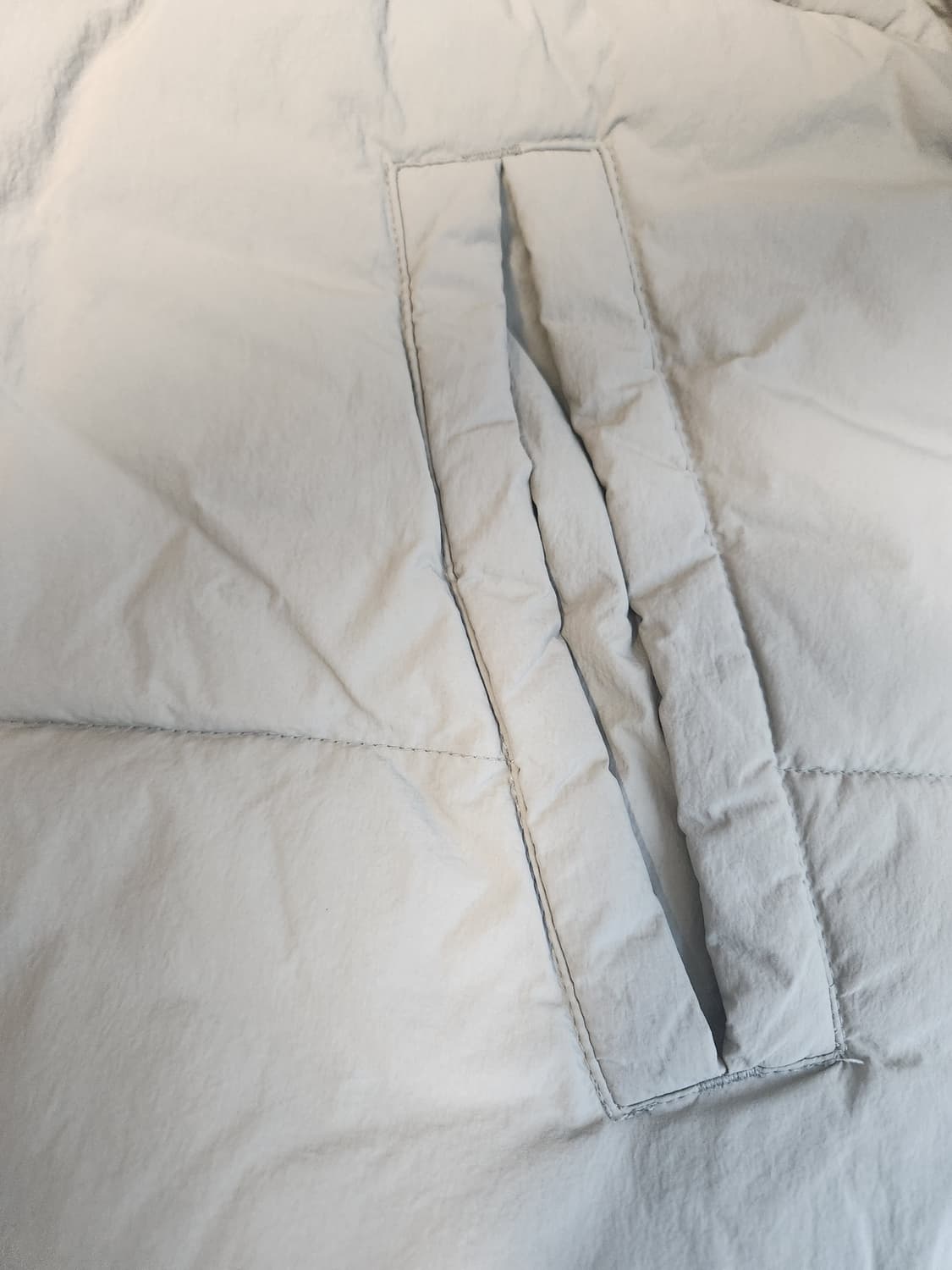 에잇세컨즈 여성 가로 퀼팅 웰론 쇼트 푸퍼 패딩 점퍼 사이즈m

패딩점퍼 상품이미지4