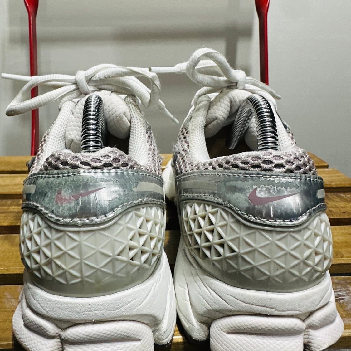 240) 나이키 운동화 여성 여자 신발 줌 보메로 메탈 상품이미지5