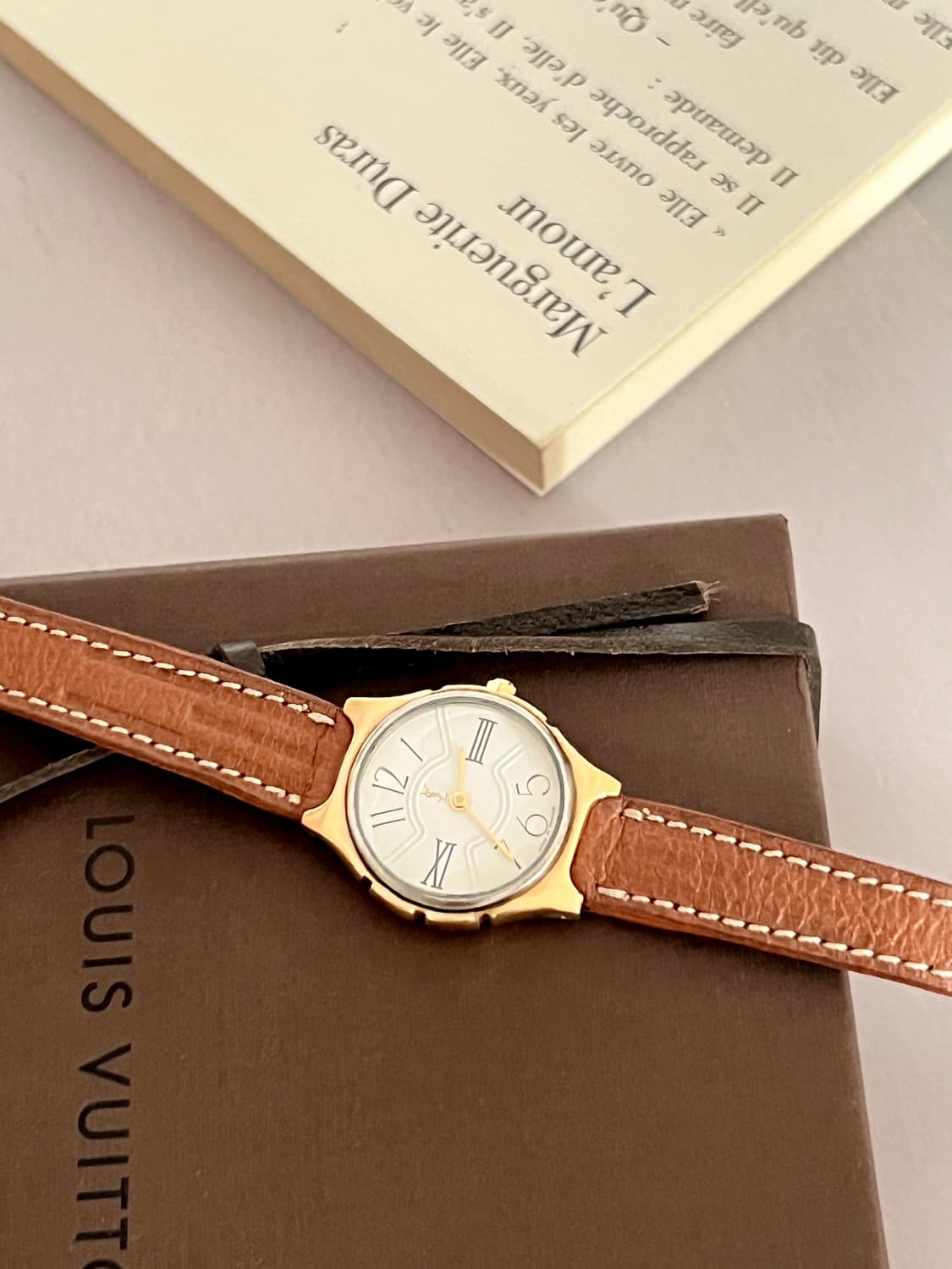 Saint Laurent  옐로우 골드 라운드 생로랑 시계  상품이미지7