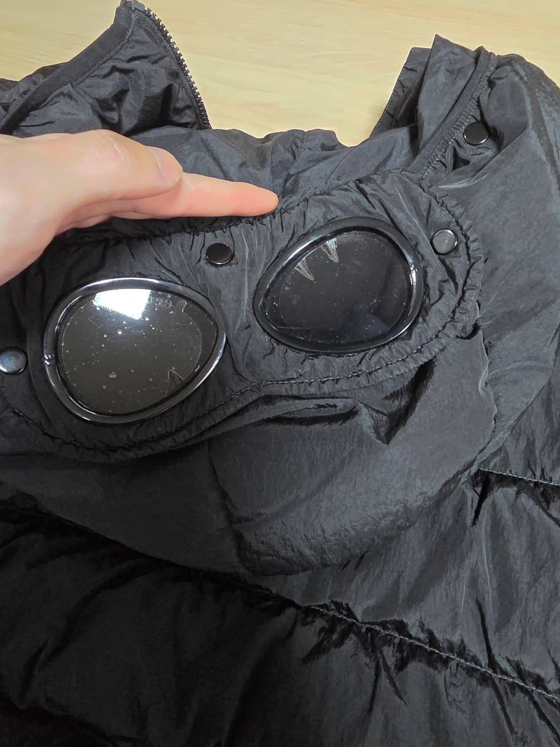 Cp컴퍼니 25fw 에코 크롬 고글 패딩 블랙 L사이즈 상품이미지6