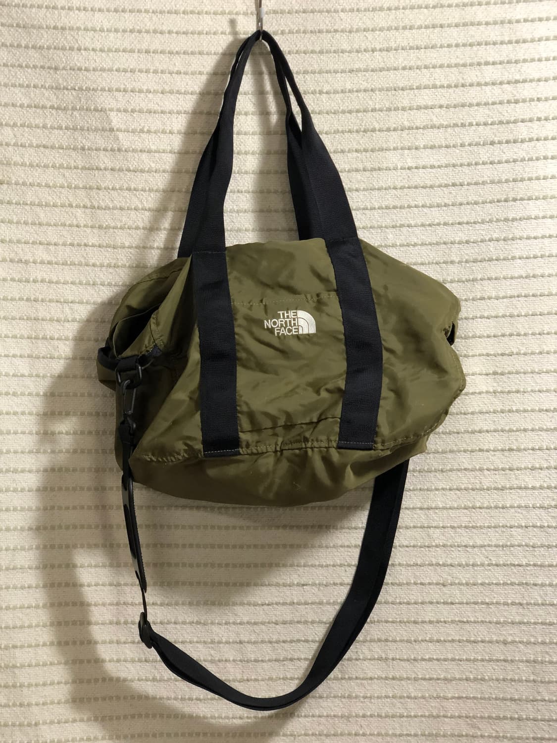 노스페이스 카키 올리브그린 컬러 러닝백 숄더백 헬스백 상품이미지1