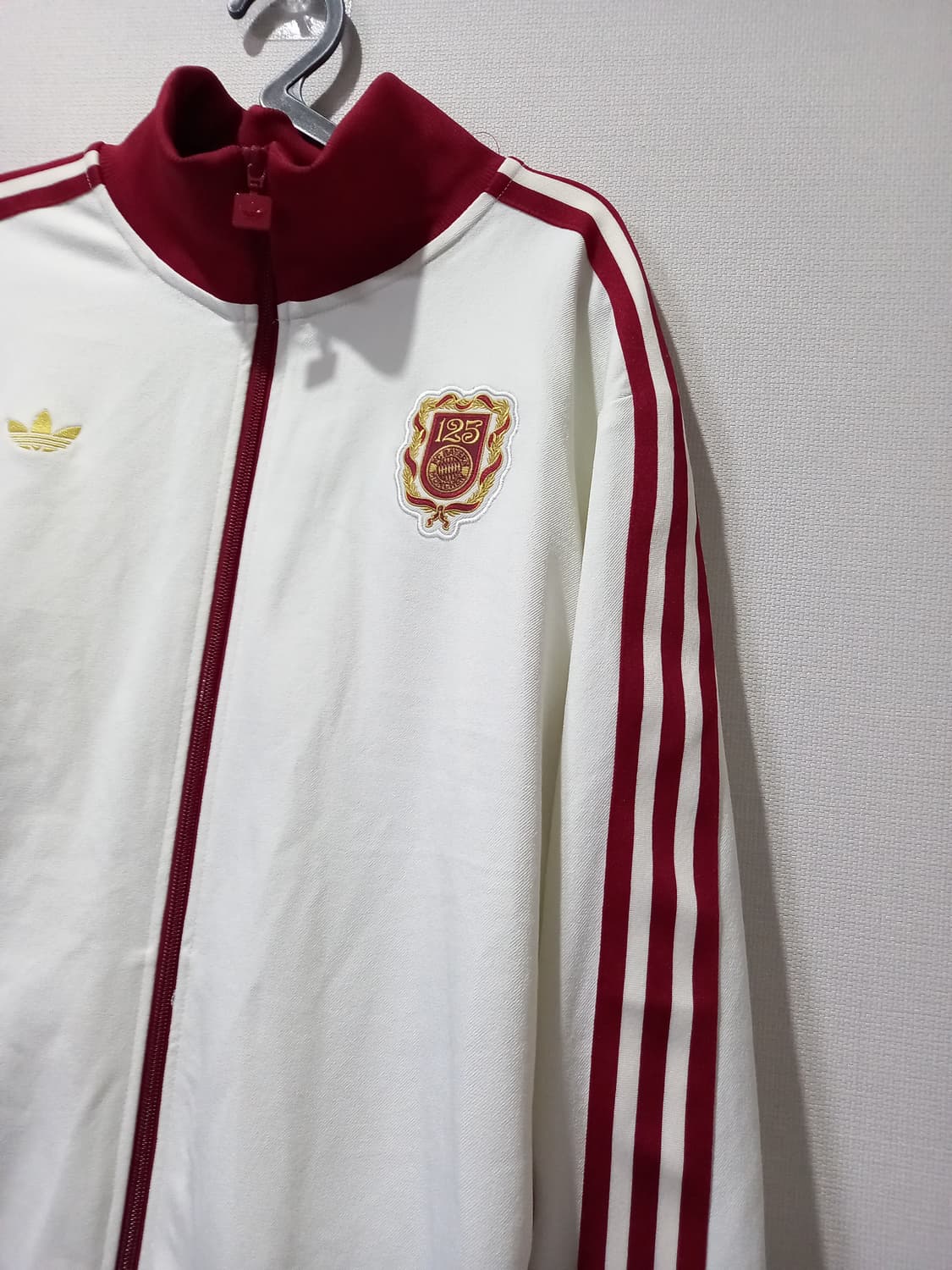아디다스 FC 바이에른 뮌헨 125주년 화이트 버건디 트랙탑 져지 110 상품이미지2
