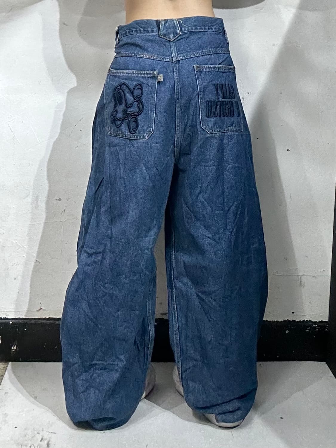 일본 빈티지 90s 중청 힙합 브랜드 아카이브 캐릭터 자수 데님 팬츠 상품이미지3