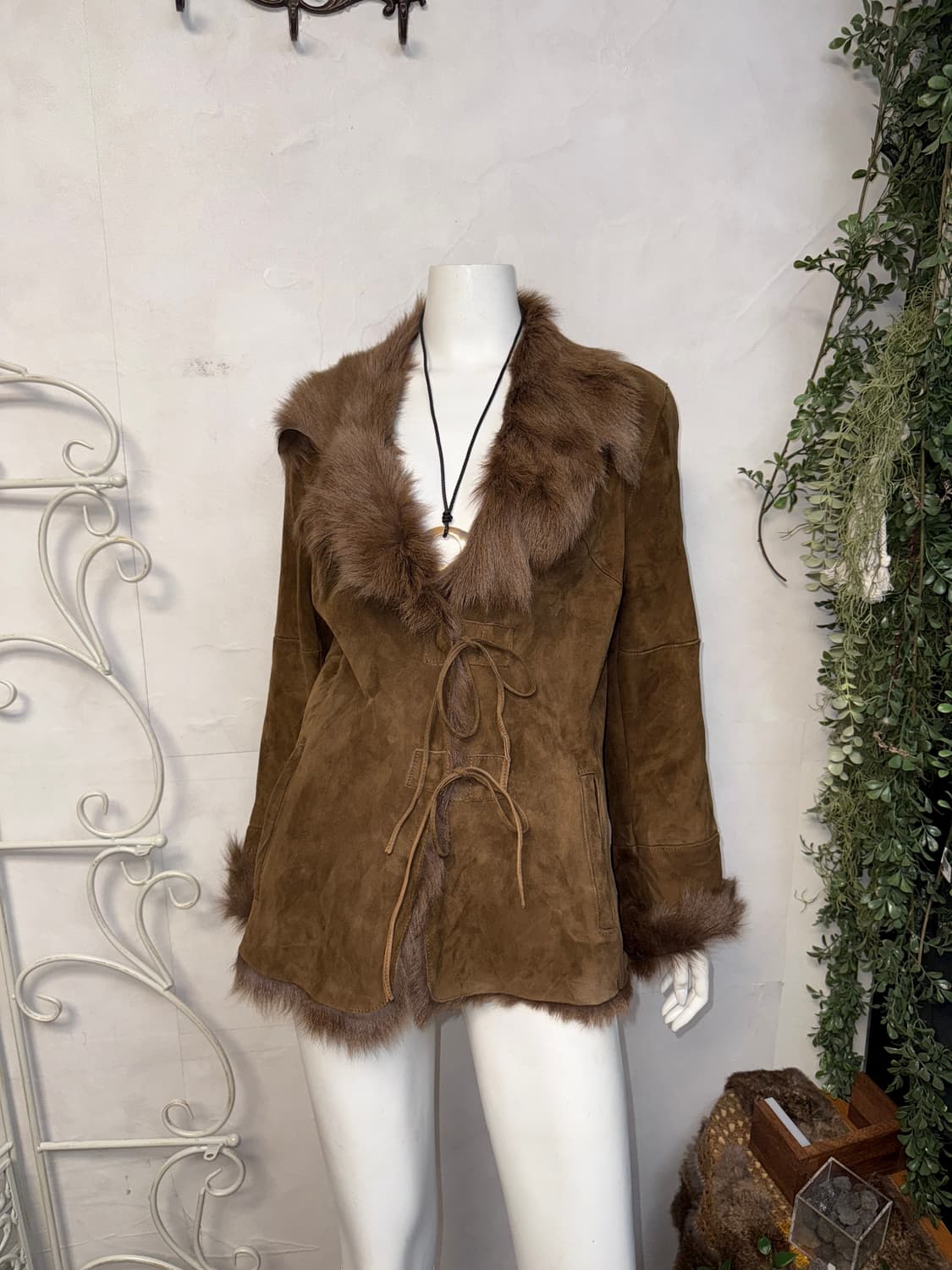 Ash brown lamb skin fur strap mustang  상품이미지1