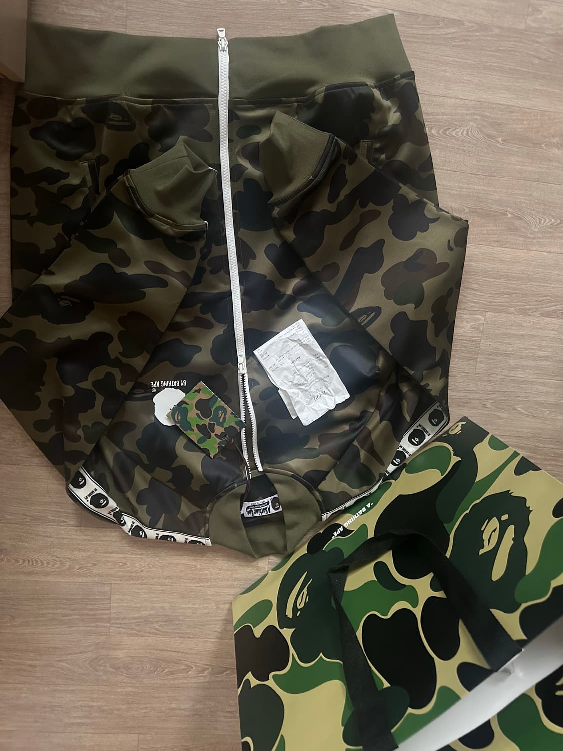 BAPE 트랙자켓 일본판 팔아요! 상품이미지1
