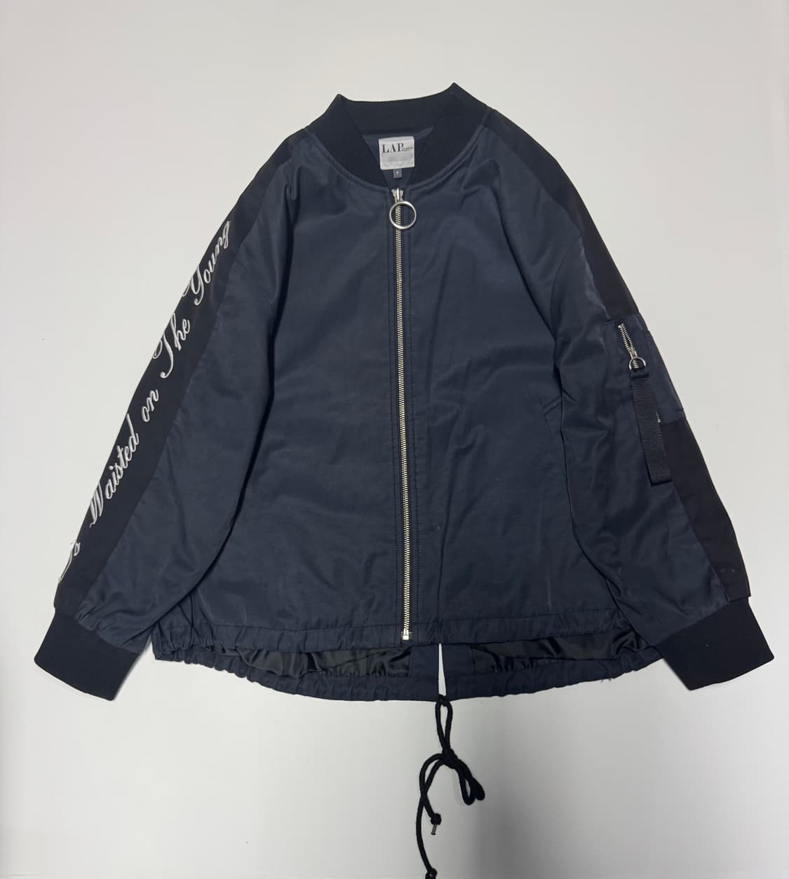 여성 LAP 랩 뒷 프린팅 암 포켓 봄버 자켓 네이비 상품이미지2