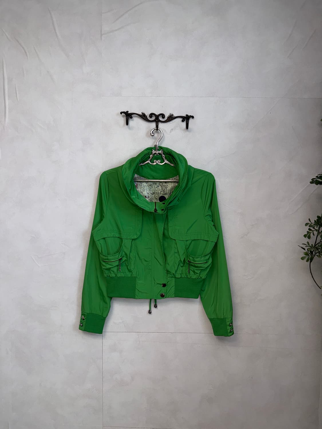 Green back eyelet crop windbreaker  상품이미지2