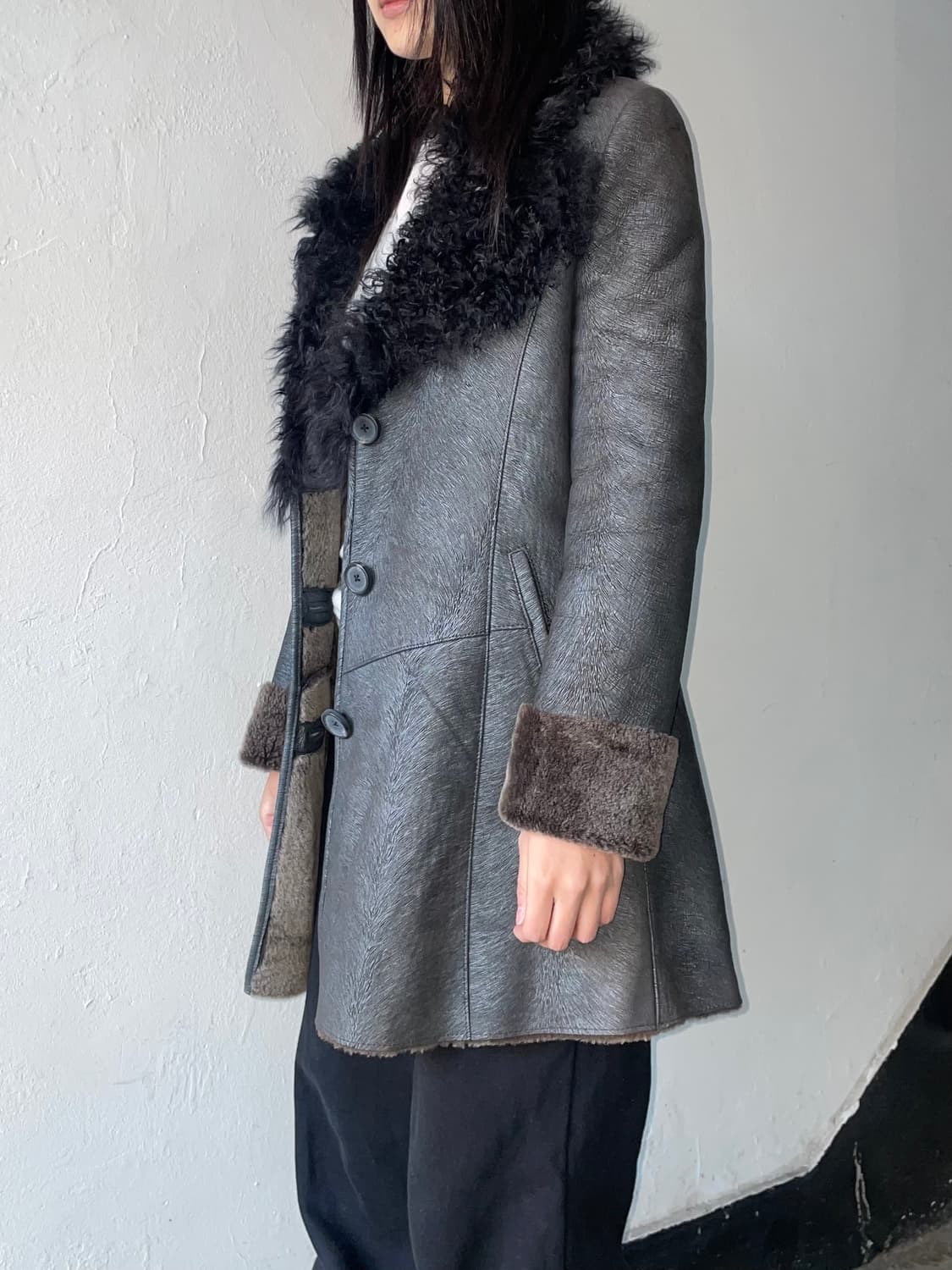 Von Dutch Shearling Collar Mouton Coat 상품이미지5