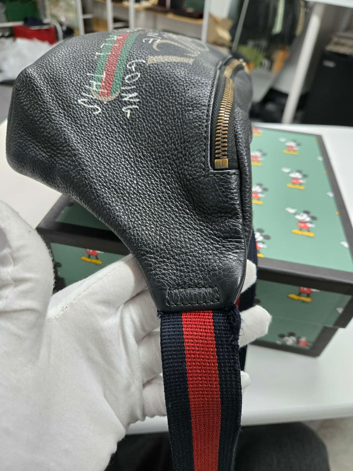 [A급컨디션] 구찌 띠로고 벨트백 상품이미지6