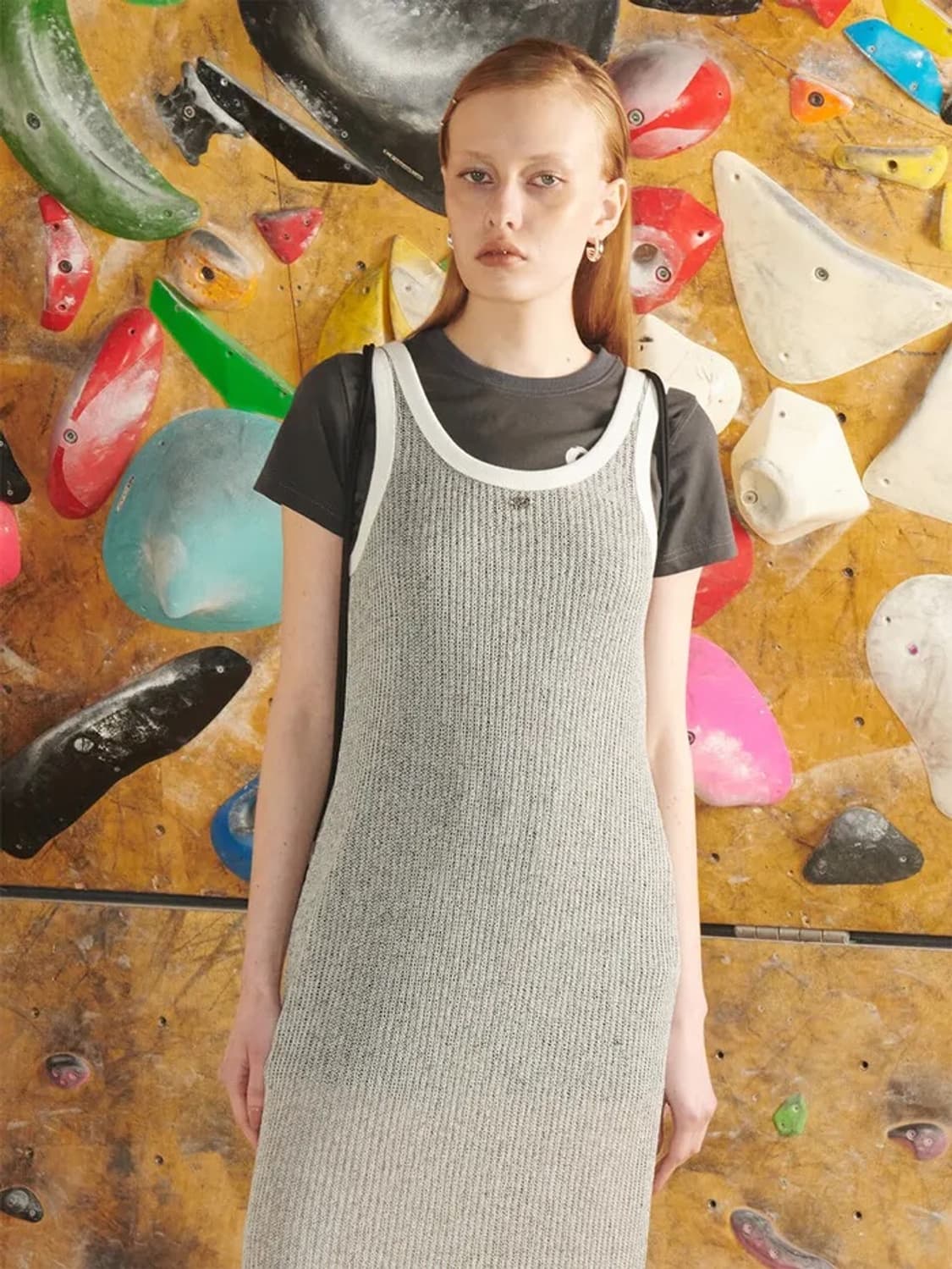 기준 크롭 티셔츠 차콜색 상품이미지4