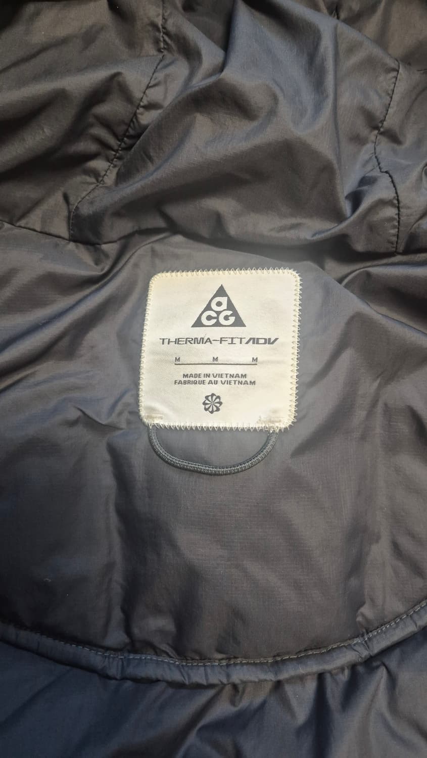 나이키 ACG 루나레이크m 패딩 블랙 색상입니다. 상품이미지3