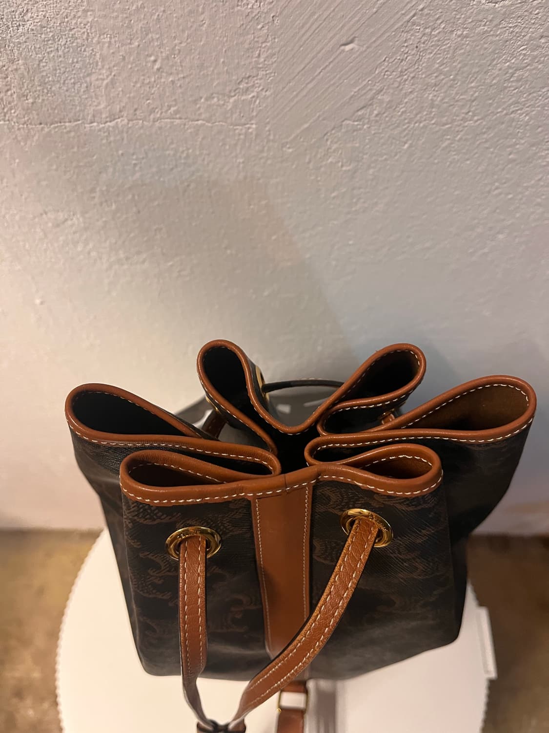 Celine 셀린느 미디엄 트리오페 세일러백 상품이미지8