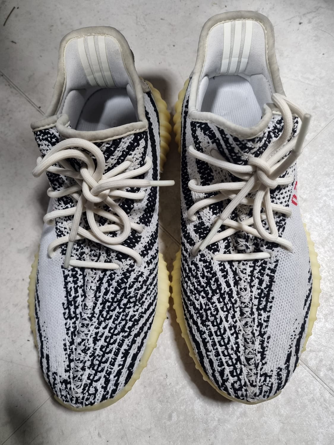 이지브스트 350V2 스니커즈  상품이미지1