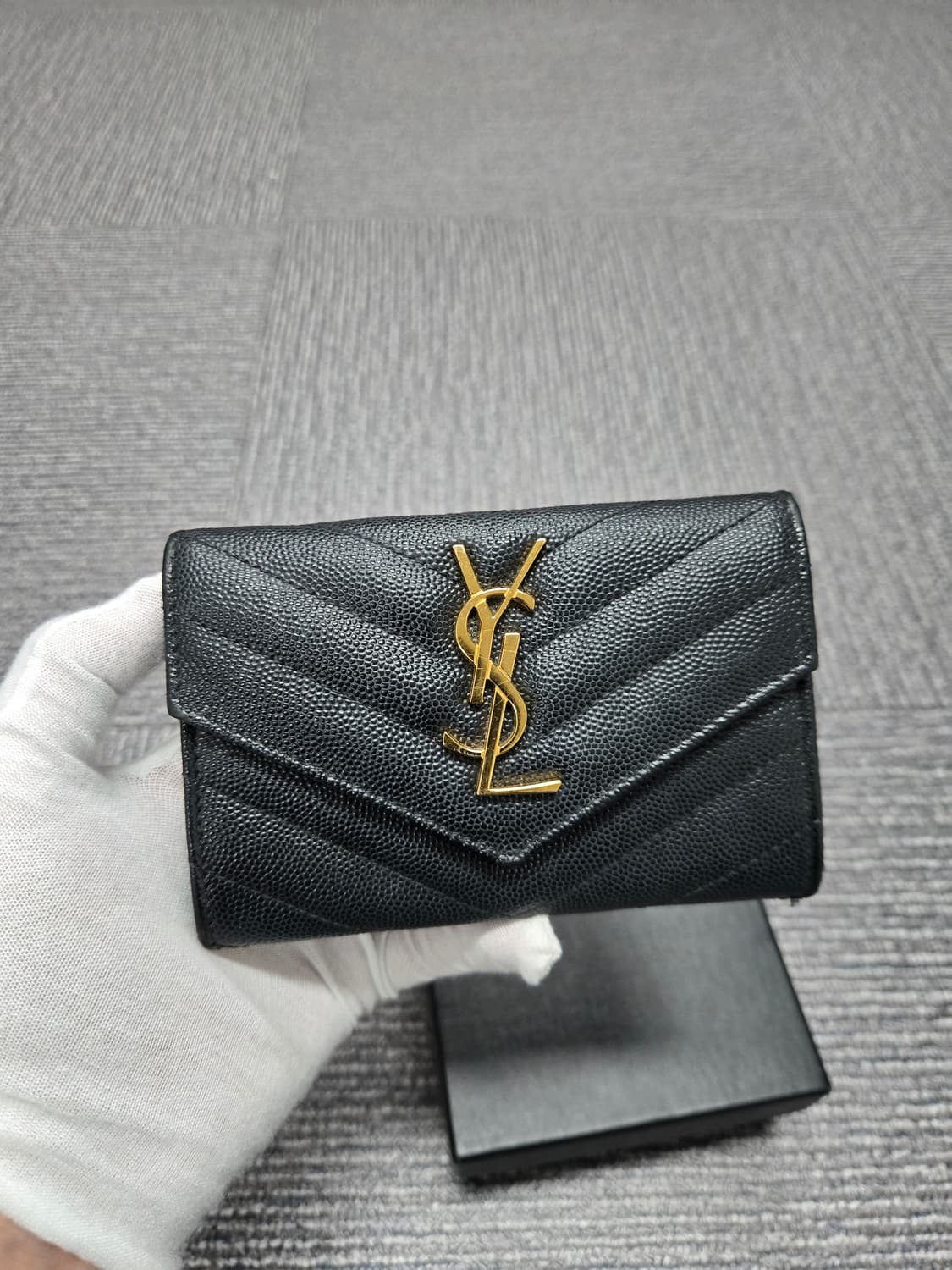 [특가][정품] 입생로랑 엔벨로프 반지갑 상품이미지1