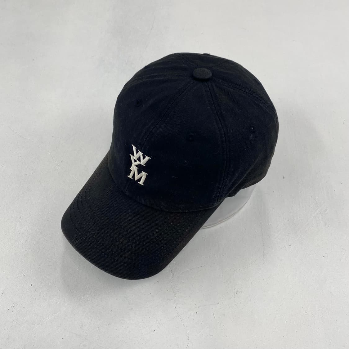 우영미 스몰 로고 블랙 볼 캡 상품이미지1