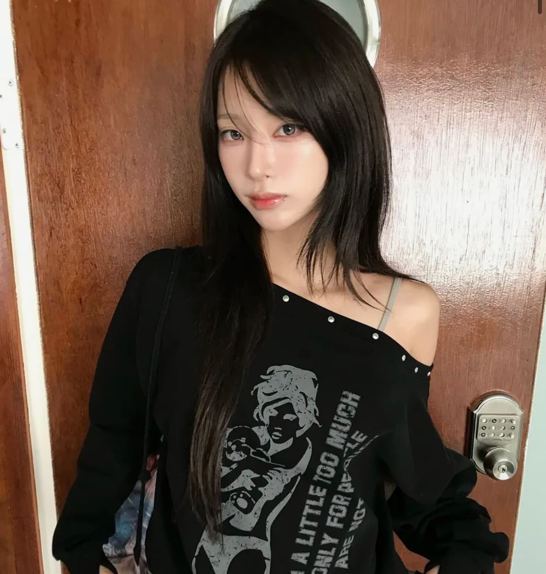 러브이즈트루 원숄더 블랙 상품이미지2