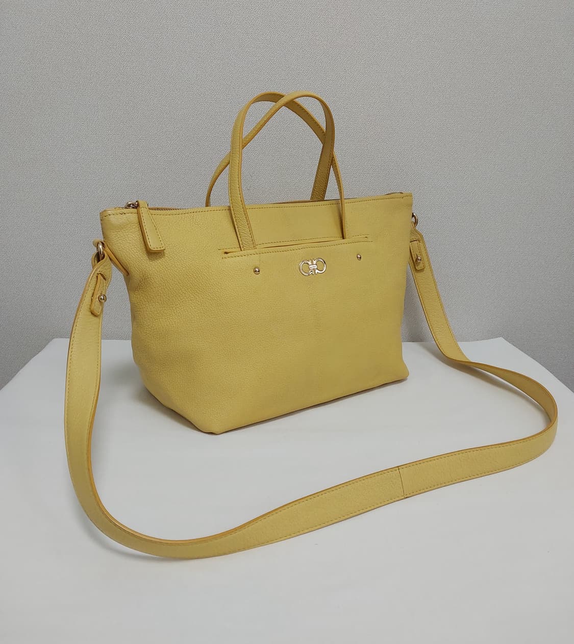 페라가모 간치니 레더 옐로우 투웨이백 (정품) 상품이미지2